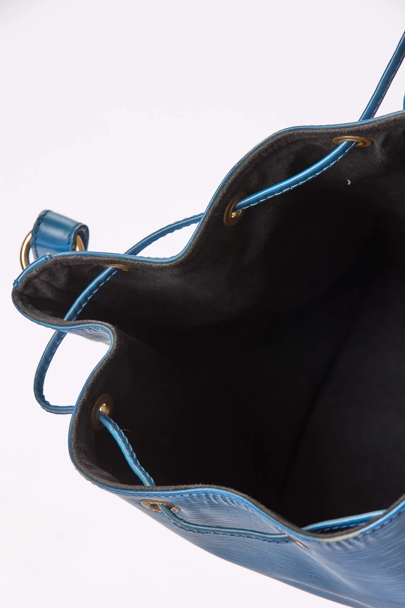 Petit Noé Leather Bag In Blue 4 Petit Noé Leather Bag in Blue - Image 4